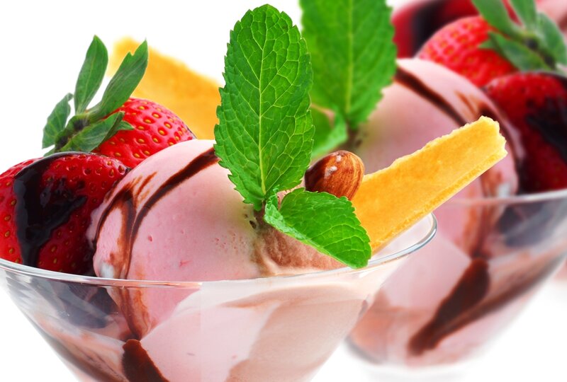 Strawberry Ice Cream Sundae — Pink, Refreshing, Photograph, Strawberries