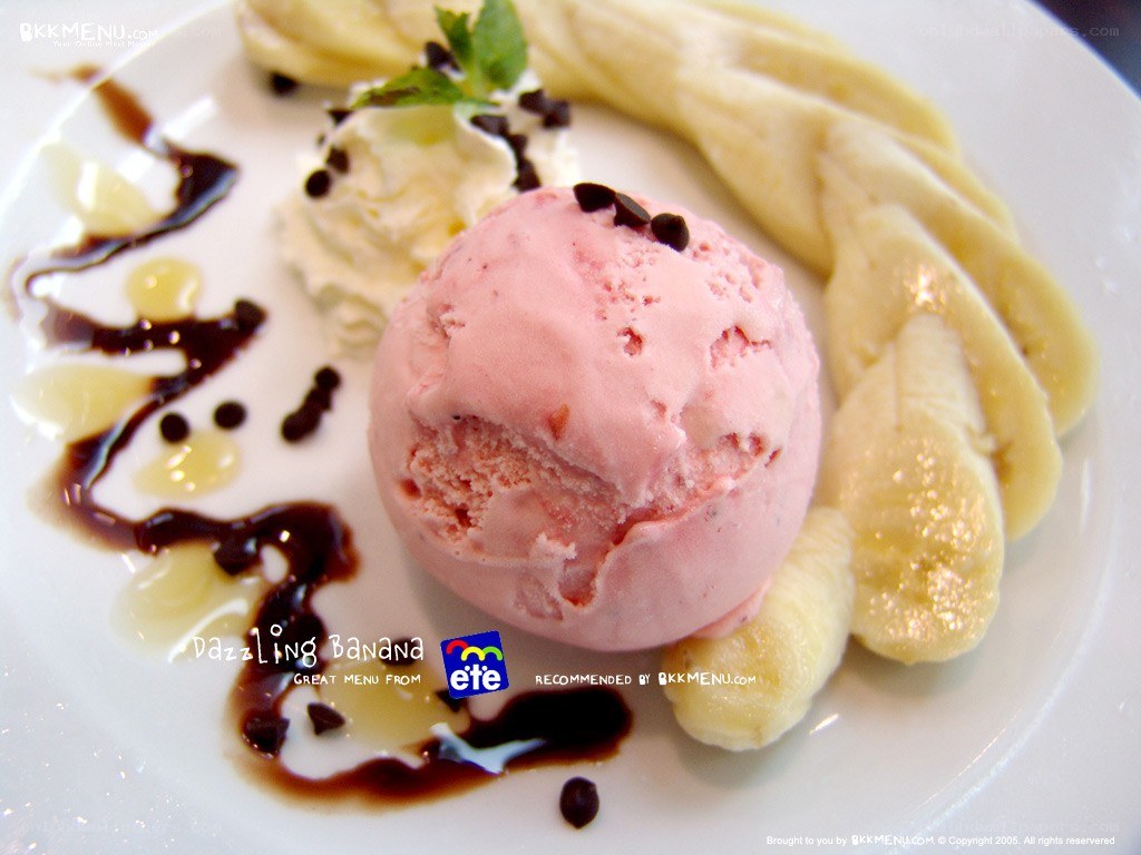 strawberry ice cream with bananas