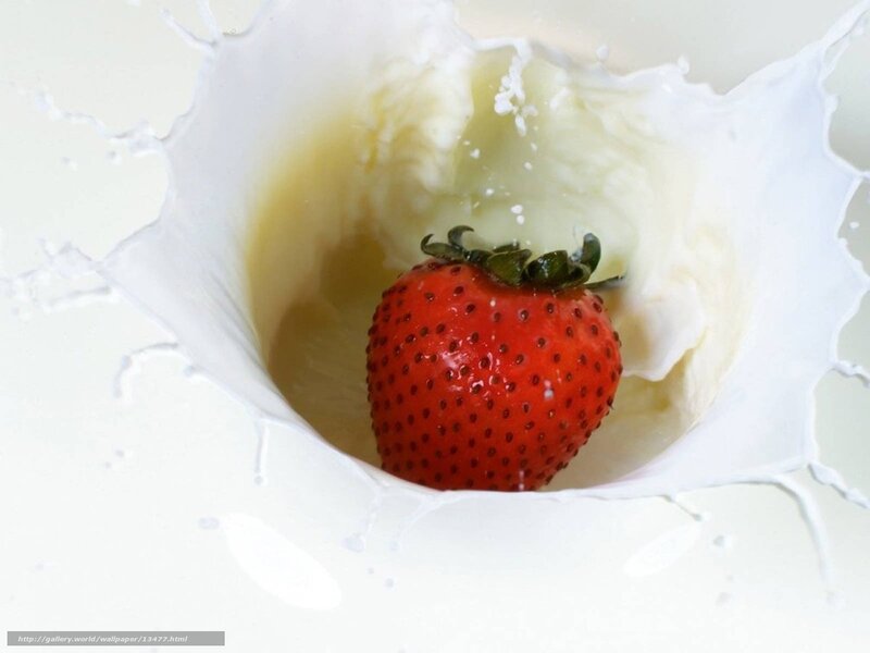 strawberry in milk splash