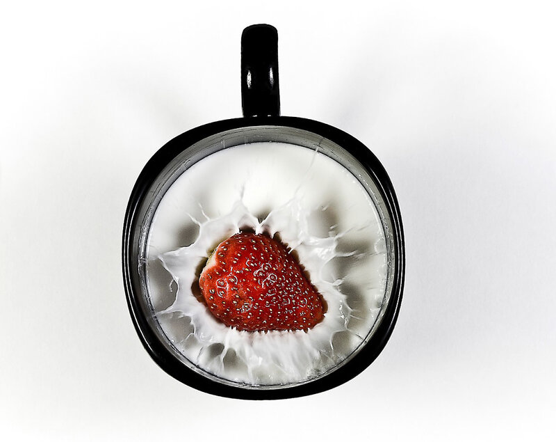 strawberry in milk splash