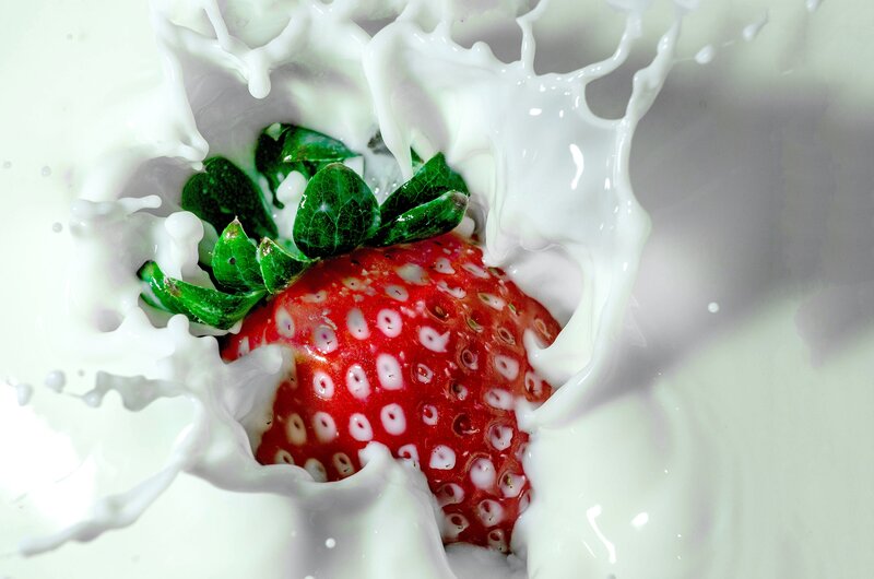 Strawberry in Milk Splash — Red, Dynamic