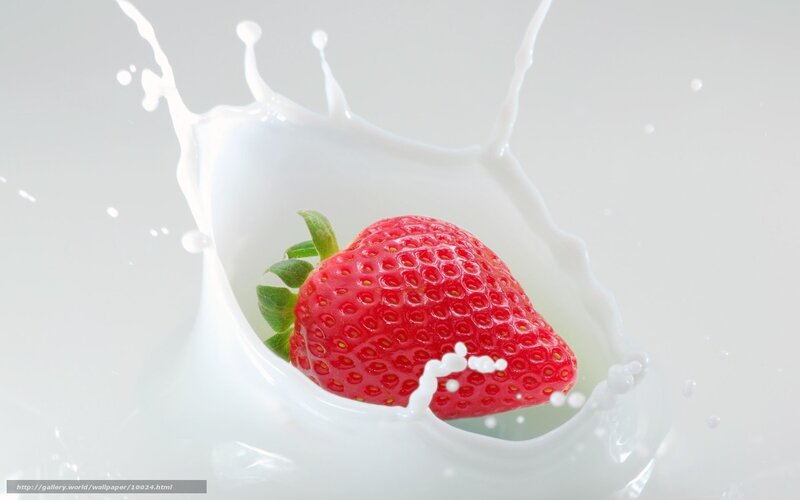 strawberry in milk splash