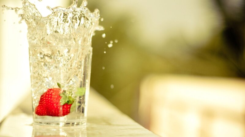 Strawberry in Splashing Water — Red