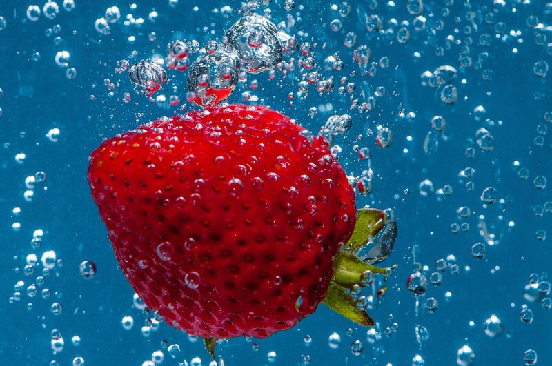 Strawberry in Water — Red, Calm