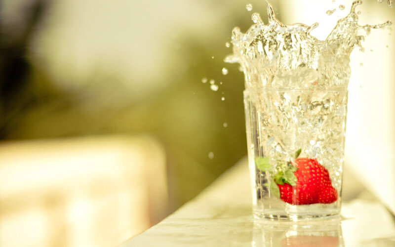 Strawberry in Water — Red, Dynamic, Afternoon