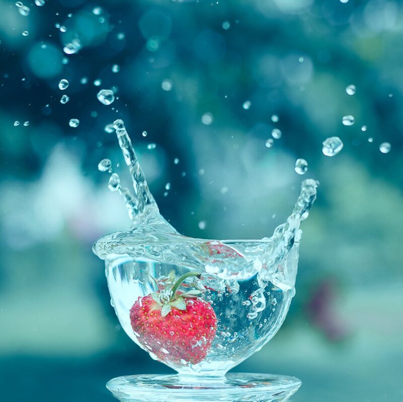 Strawberry in Water Splash — Blue