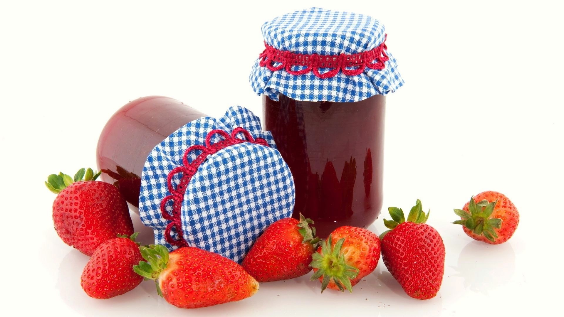 Strawberry jam with fresh berries