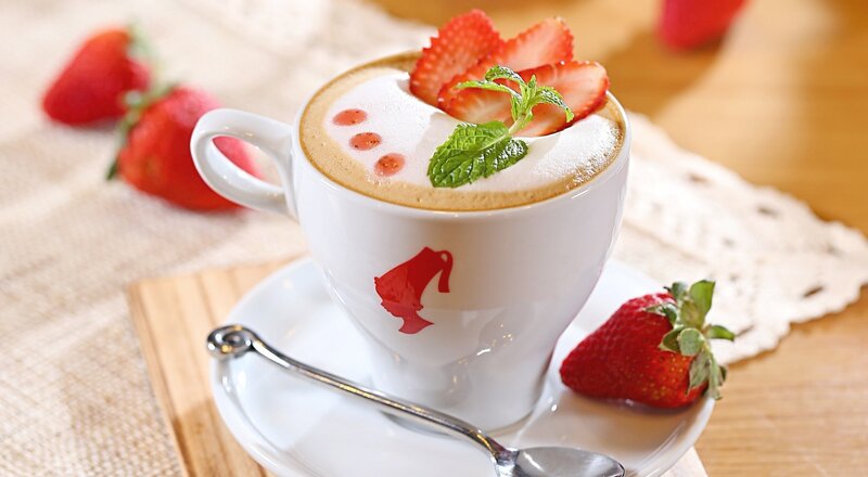 Strawberry Latte in Cup — White, Calm