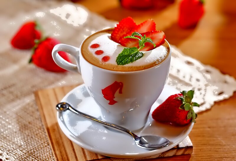 Strawberry Latte in Cup — White