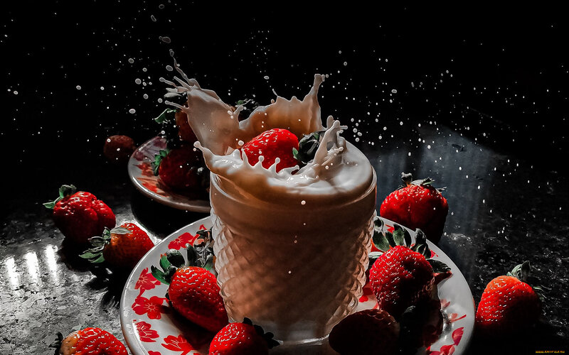 Strawberry Milk Splash
