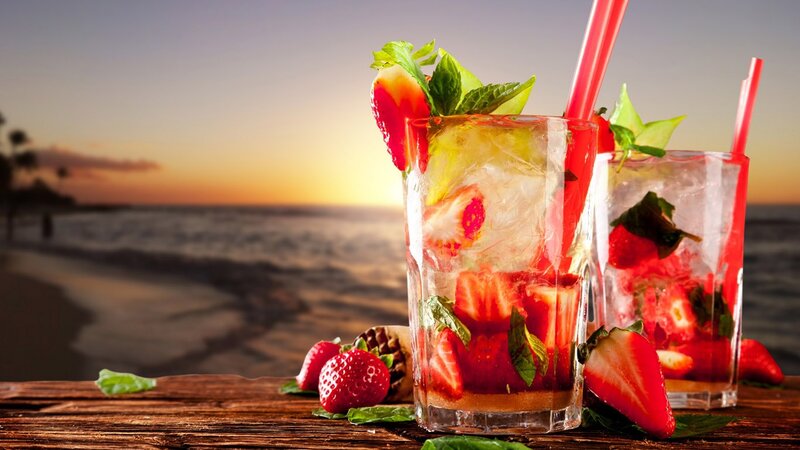 Strawberry Mojitos on Beach — Red