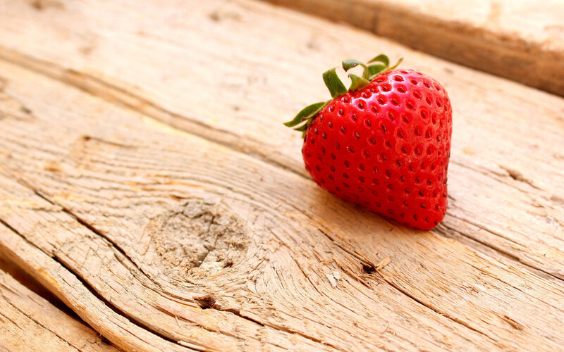 Strawberry on Wood — Red, Natural