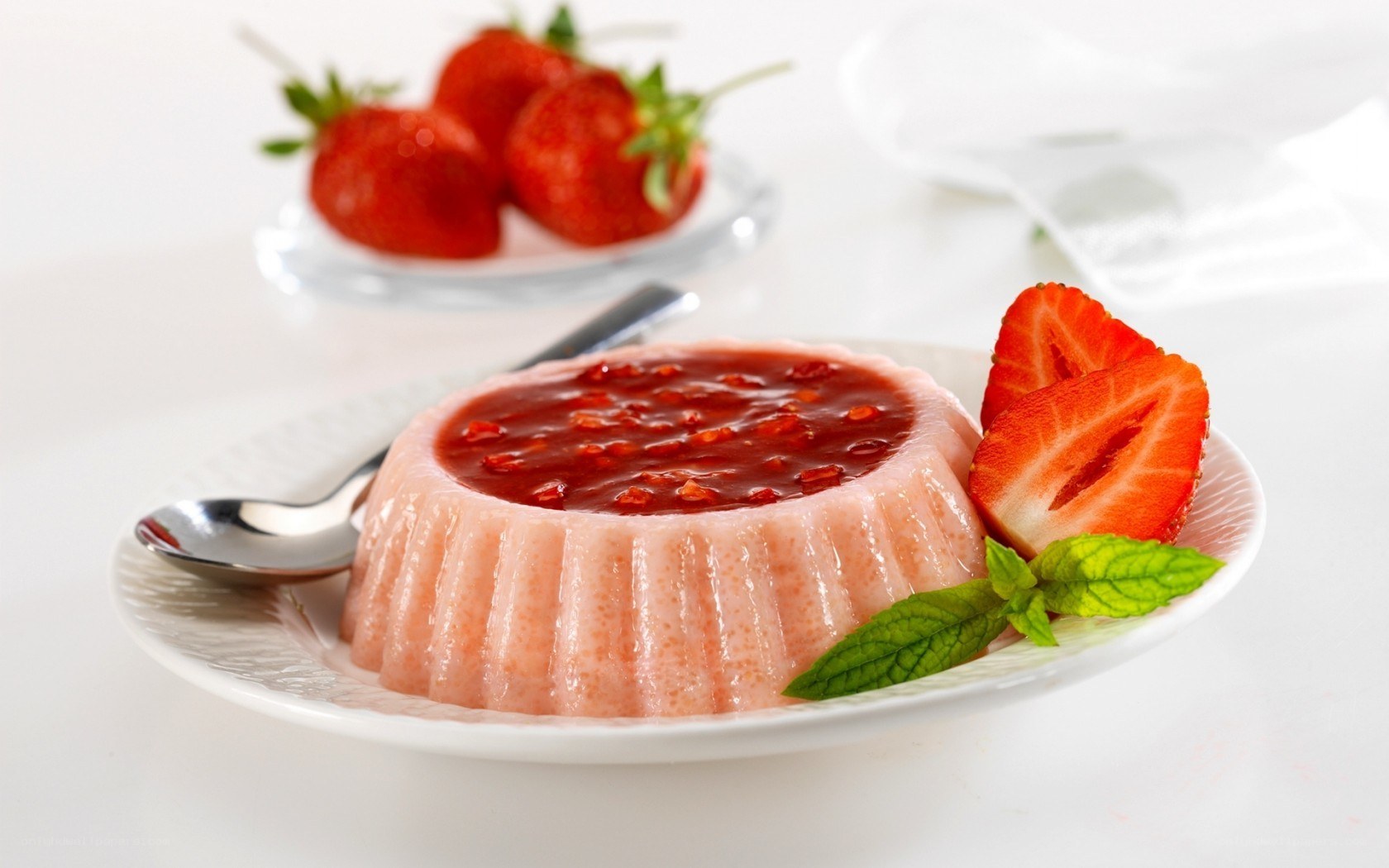 strawberry panna cotta dessert