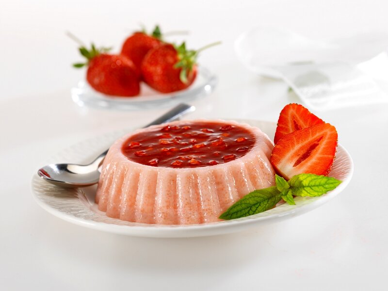 Strawberry Panna Cotta — White, Clean