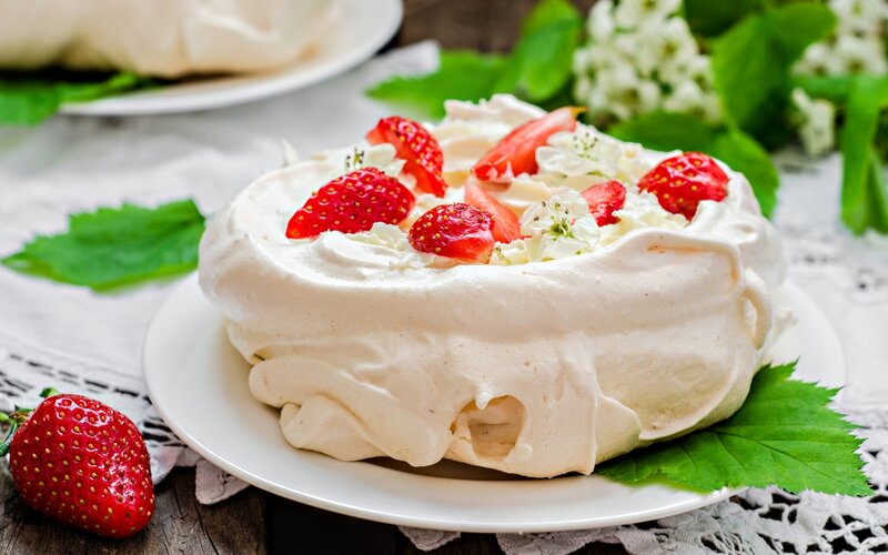 Strawberry Pavlova Dessert — White