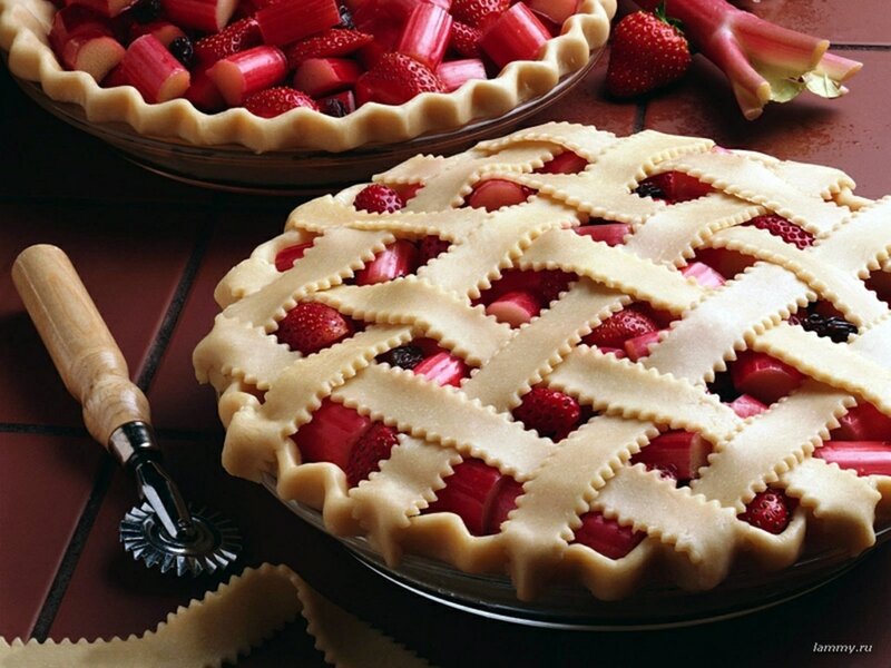 Strawberry Rhubarb Pie — Red, Appetizing, Photograph