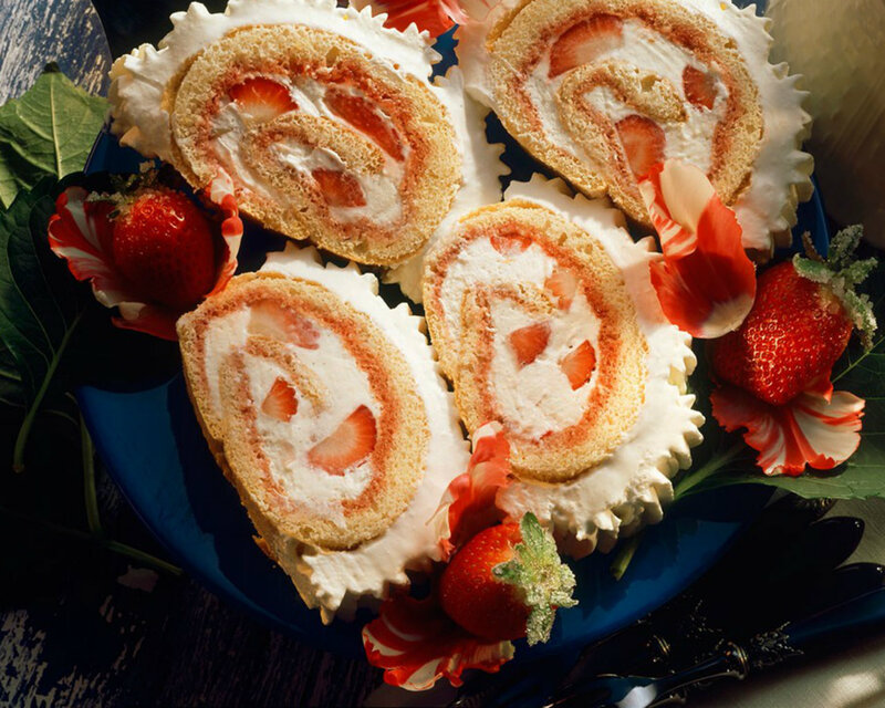 Strawberry Roll Cake