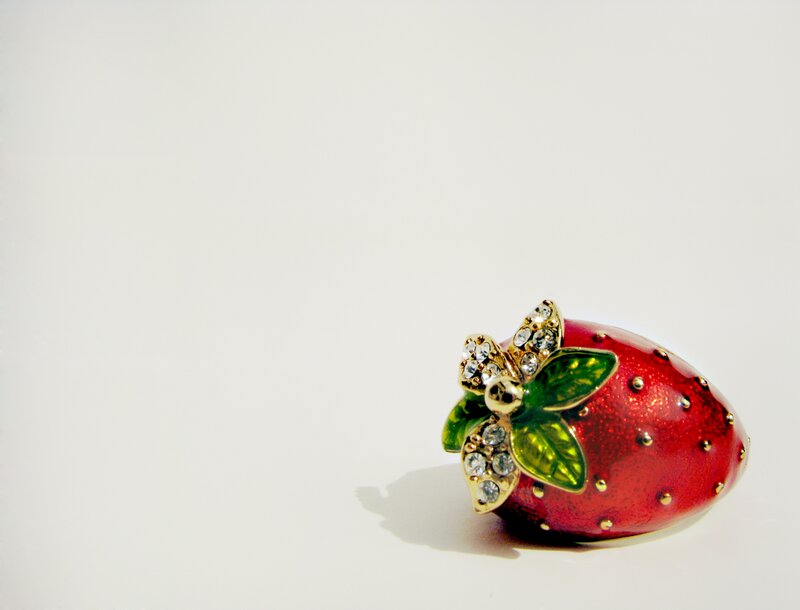 Strawberry-shaped Brooch