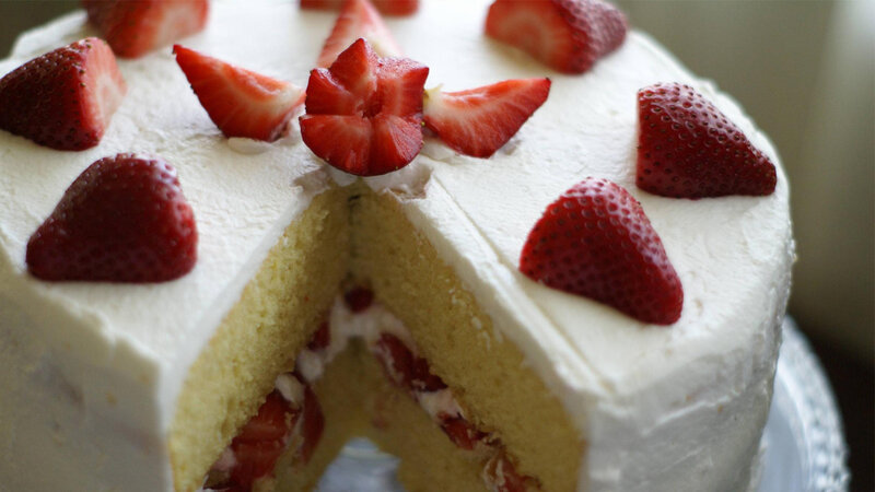 Strawberry shortcake with cream