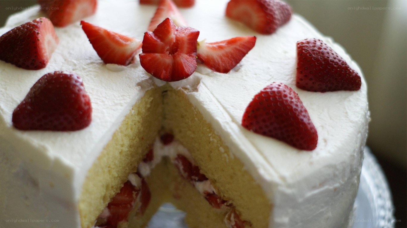 Strawberry shortcake with cream