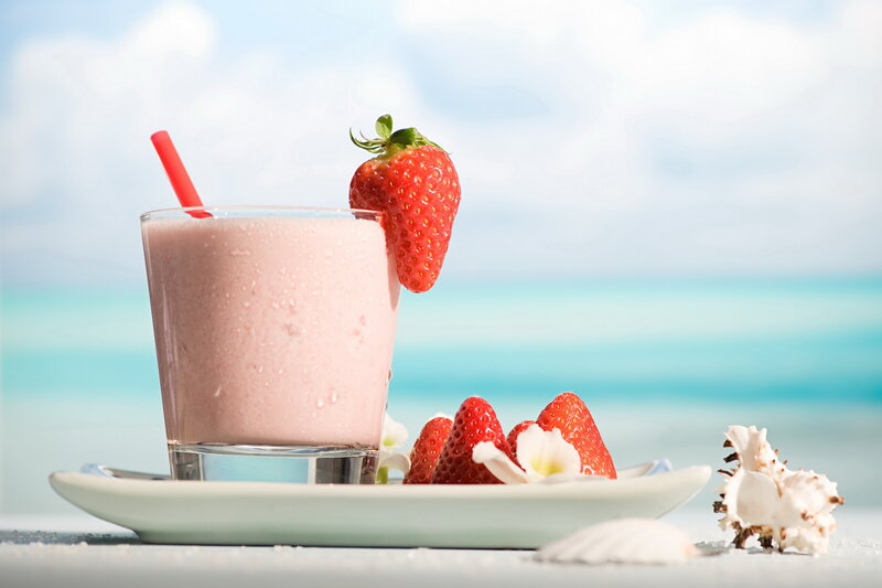 Strawberry Smoothie on Beach — Pink, Relaxed