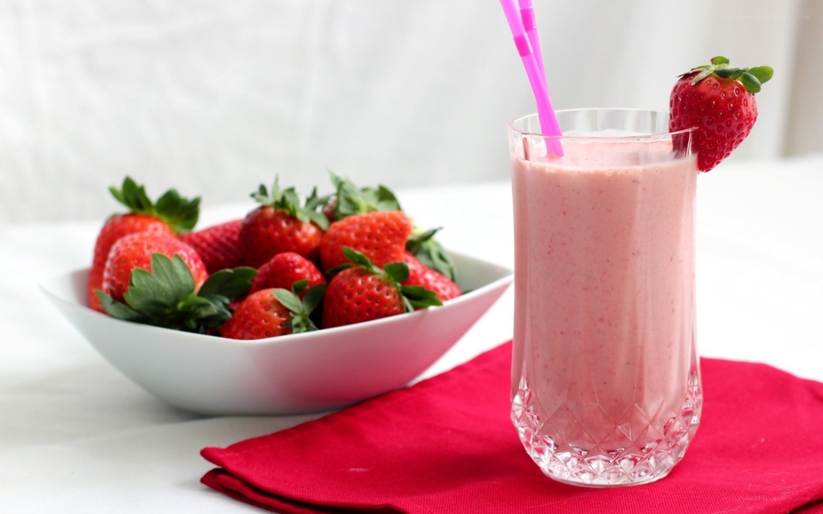 Strawberry smoothie with fresh berries