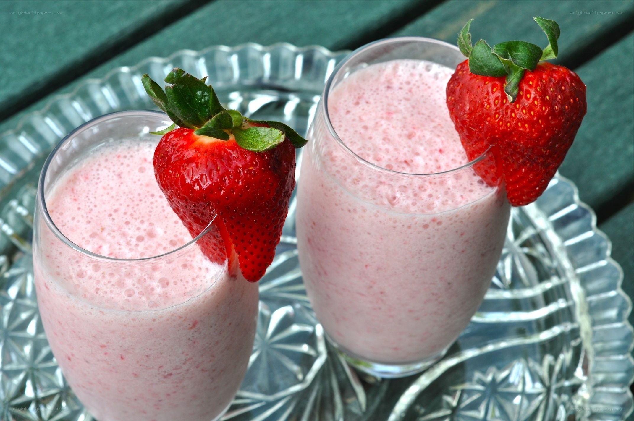 strawberry smoothies on tray