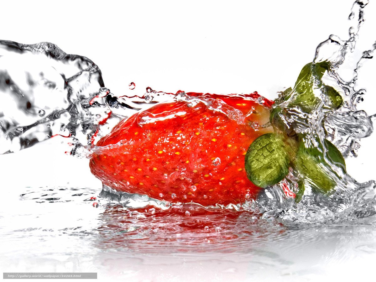 strawberry splashing in water