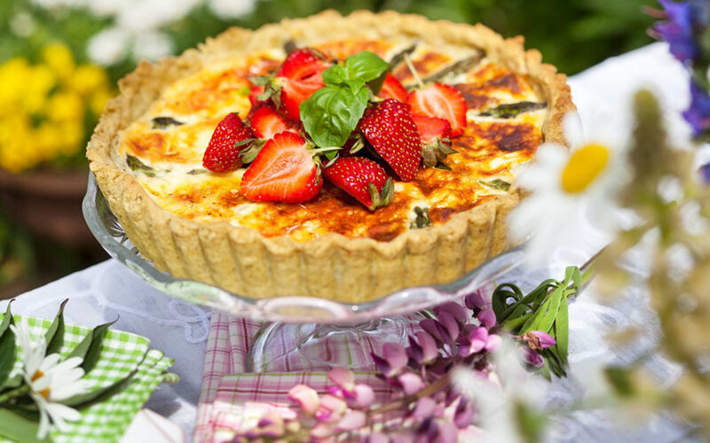 Strawberry Tart on Stand — Yellow