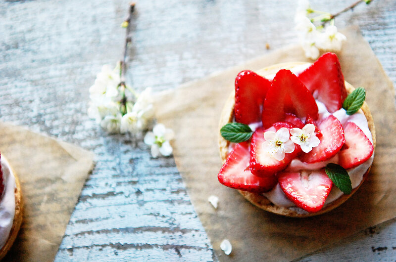 Strawberry Tart with Flowers