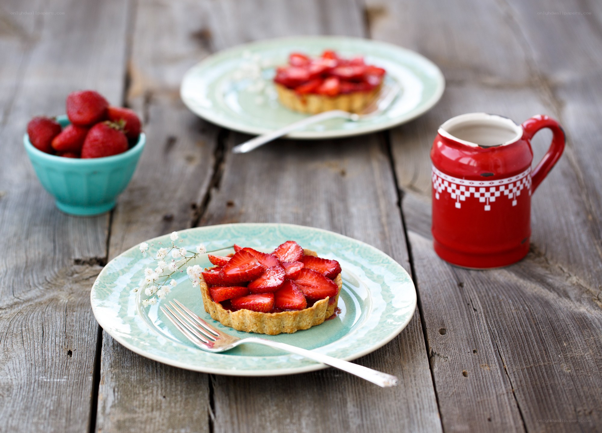 Strawberry tarts on wood