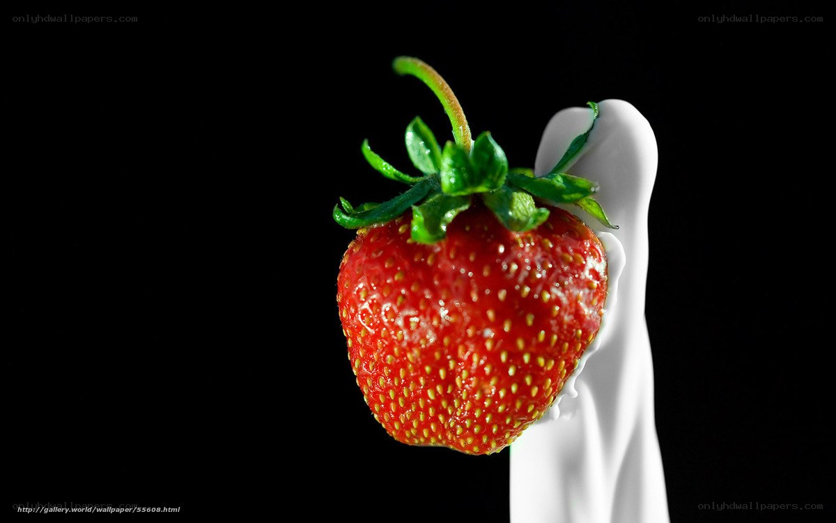 strawberry with milk splash