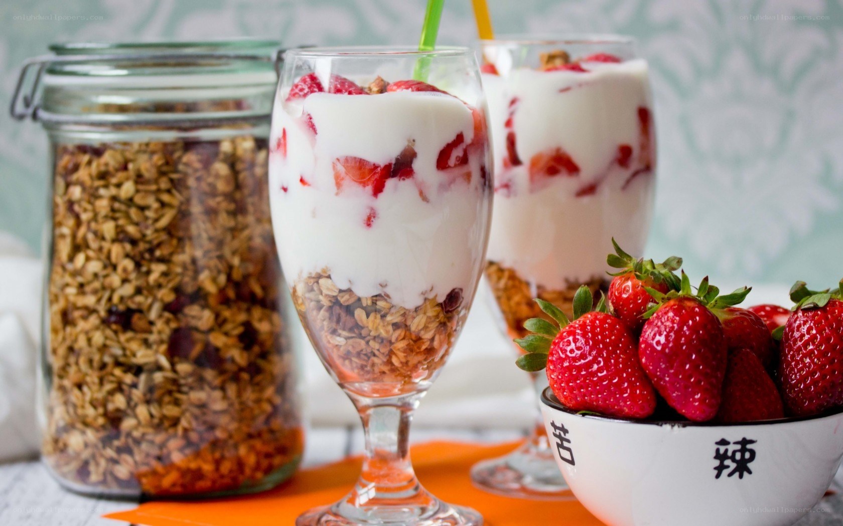 Strawberry yogurt parfait