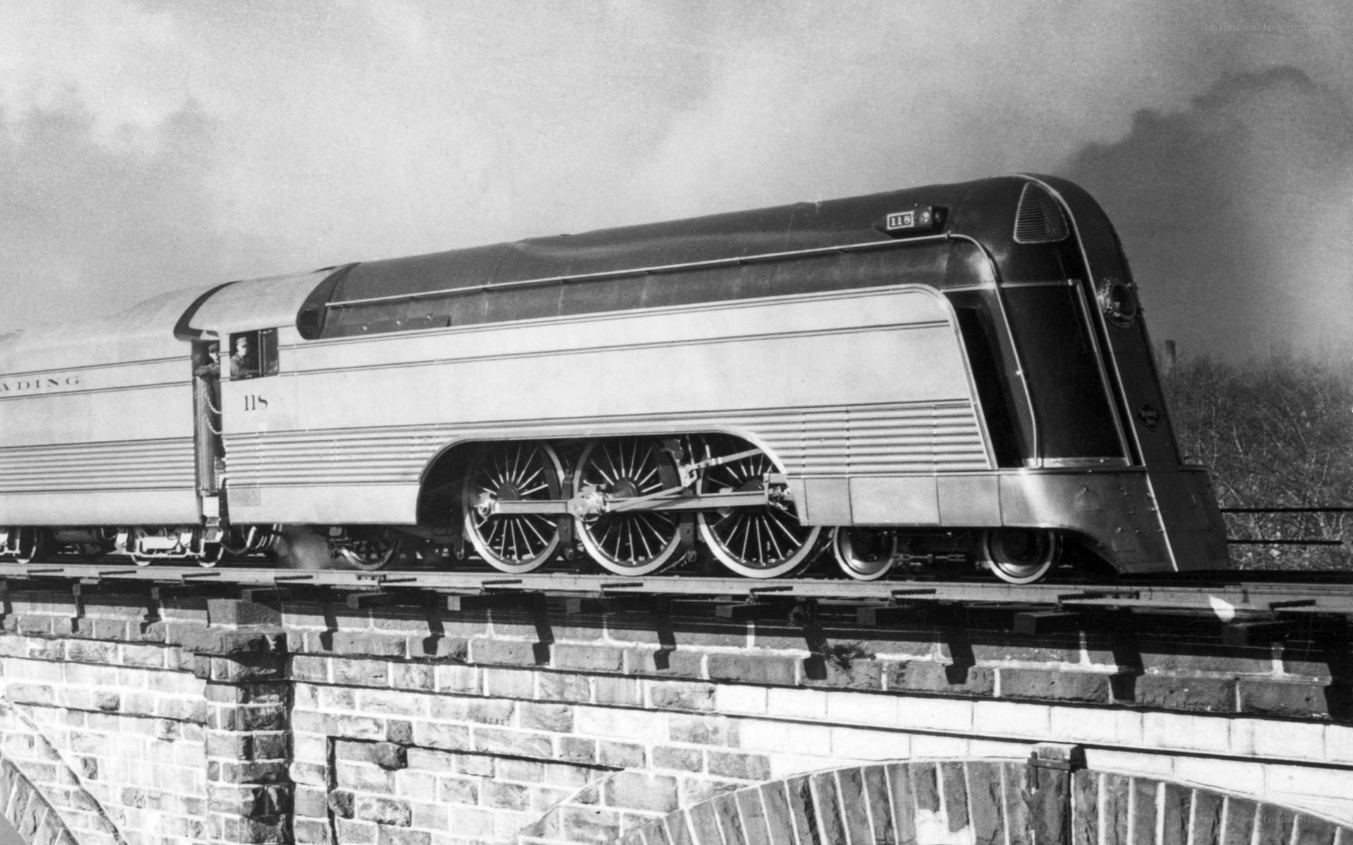 Streamlined steam locomotive
