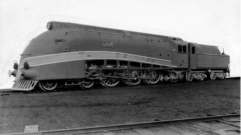 Streamlined Steam Locomotive — Black