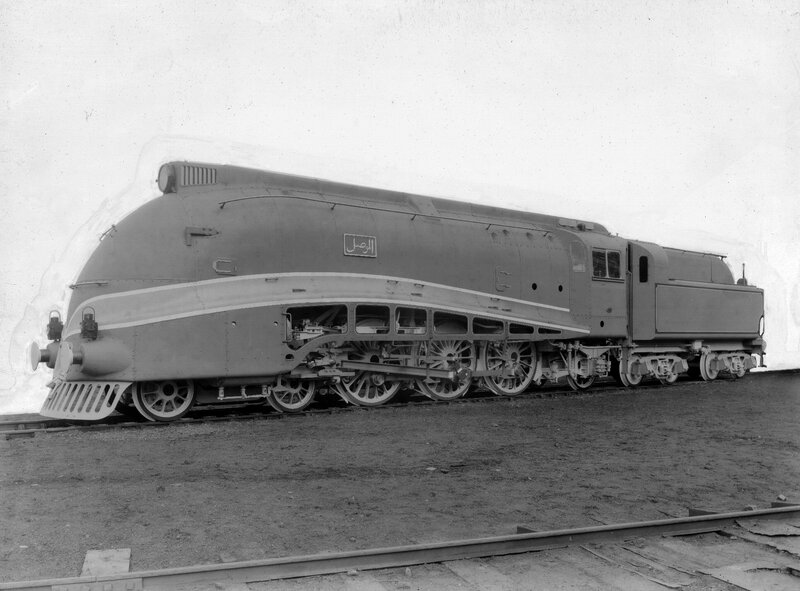 Streamlined steam locomotive