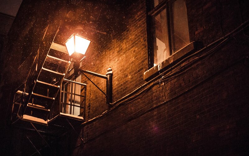 Street Lamp in Snow — Brown