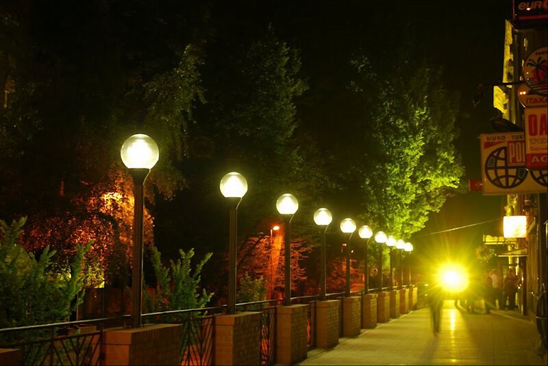 Street Lamps at Night — Yellow