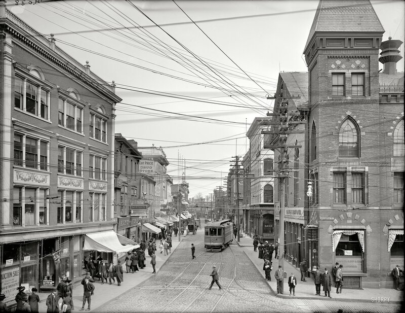 Streetcar on City Street — Black