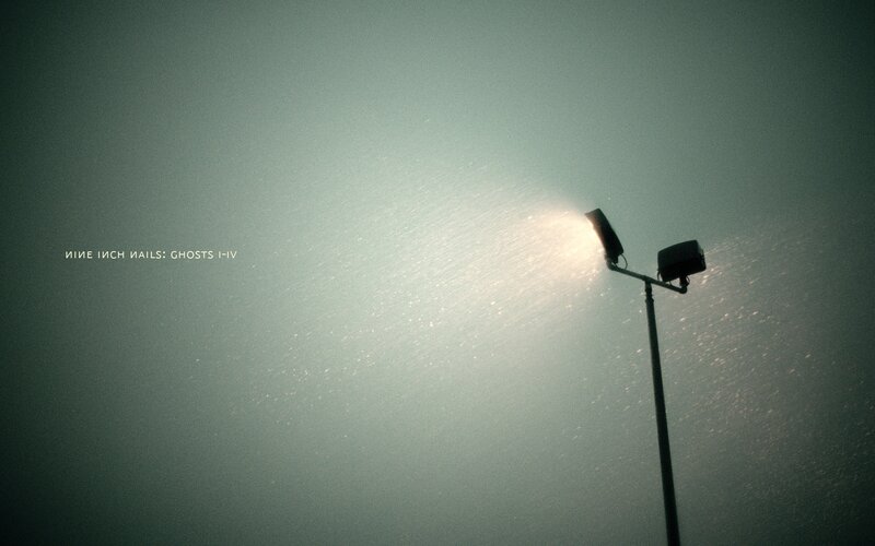 Streetlight in Fog — Gray, Atmospheric