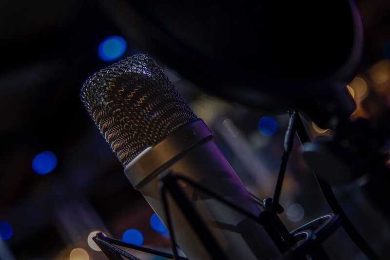 Studio microphone with pop filter