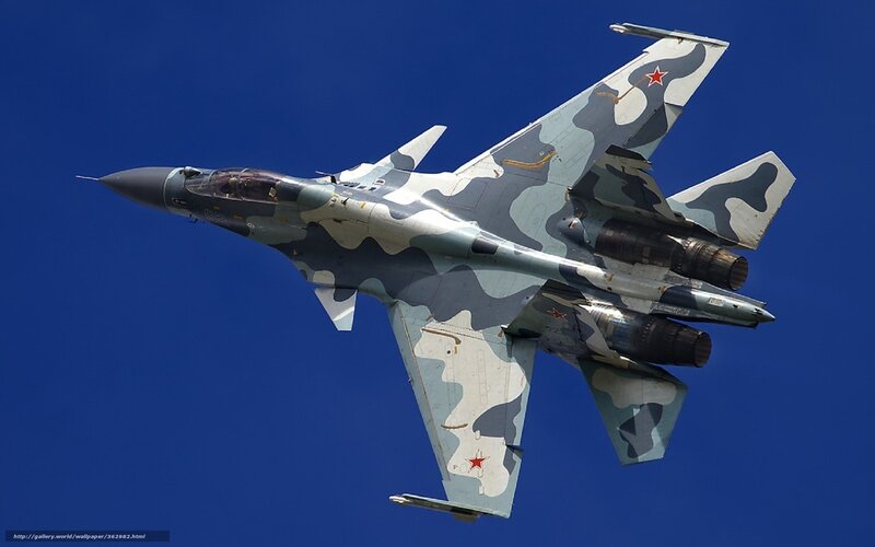 Su-27 fighter jet in flight