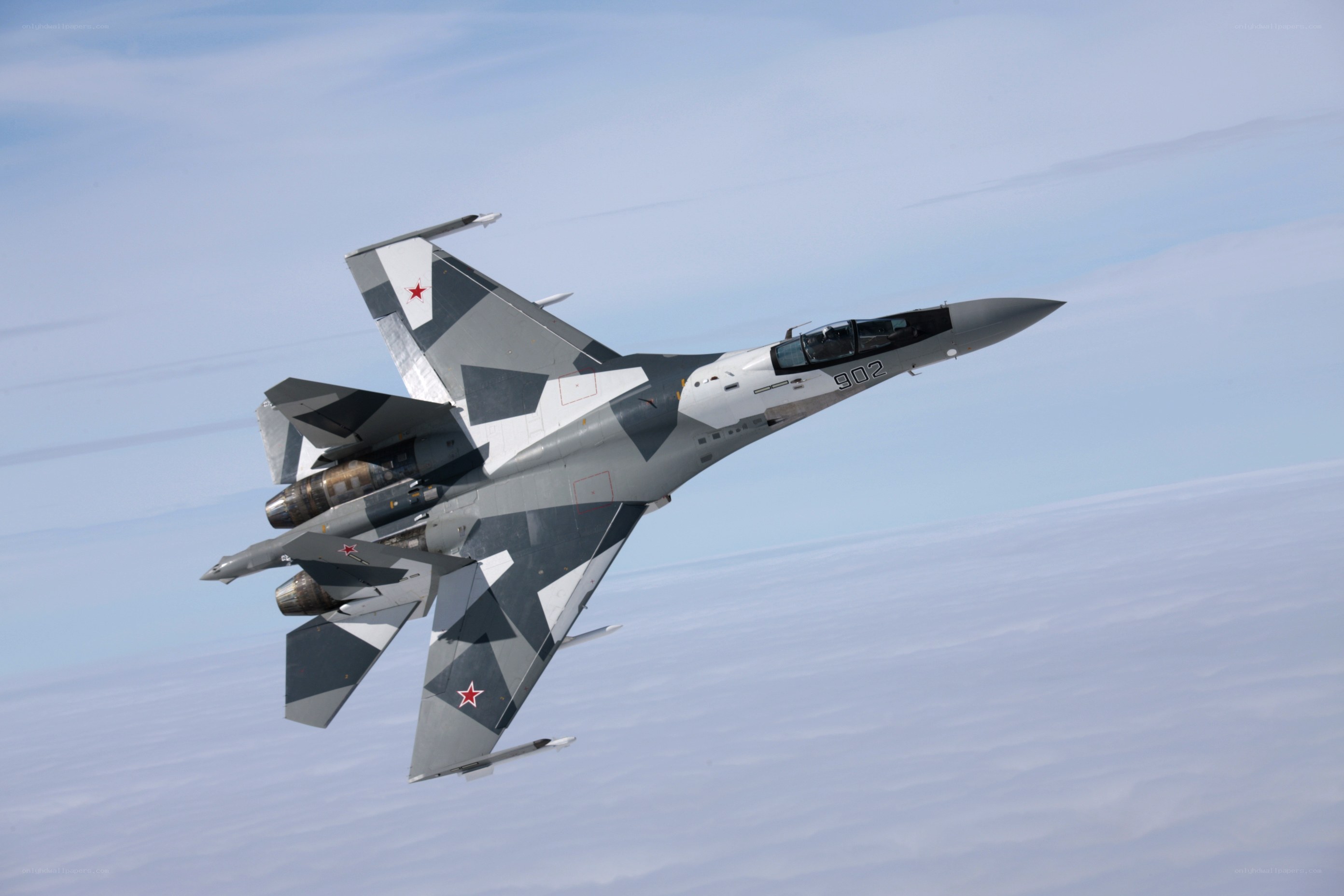 Su-27 fighter jet in flight