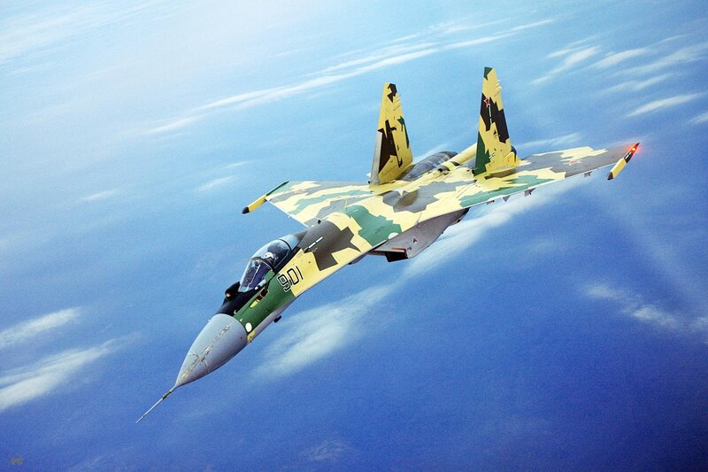 Su-27 fighter jet in flight