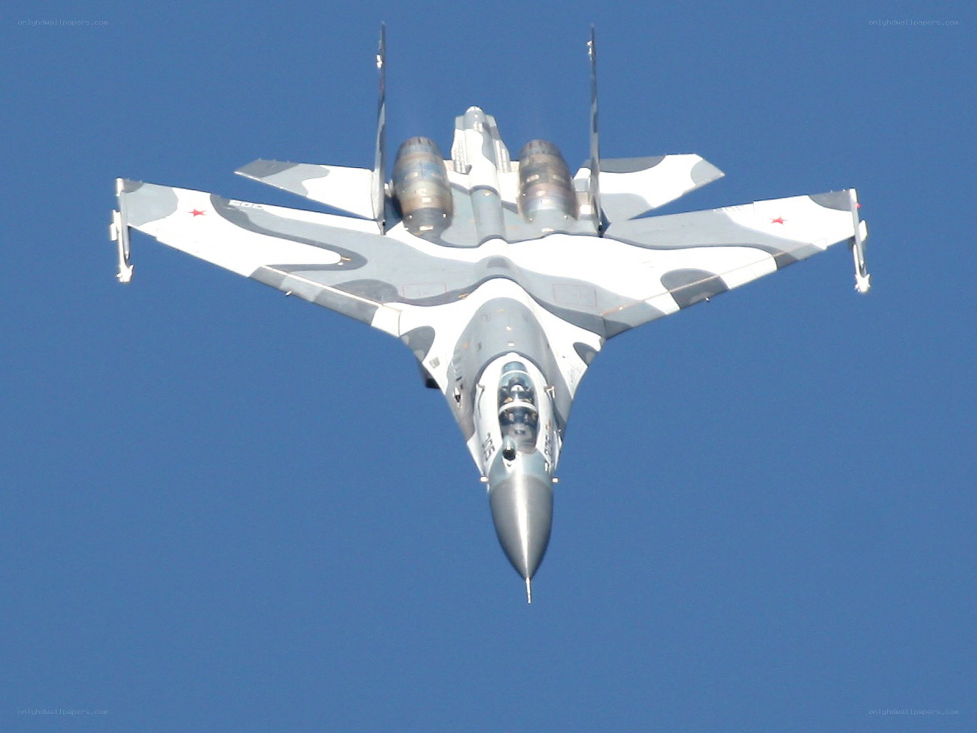 Su-27 fighter jet in flight