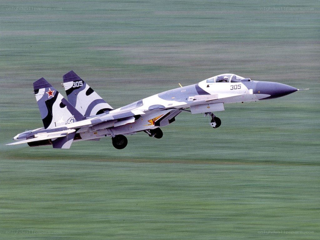Su-27 fighter jet in flight