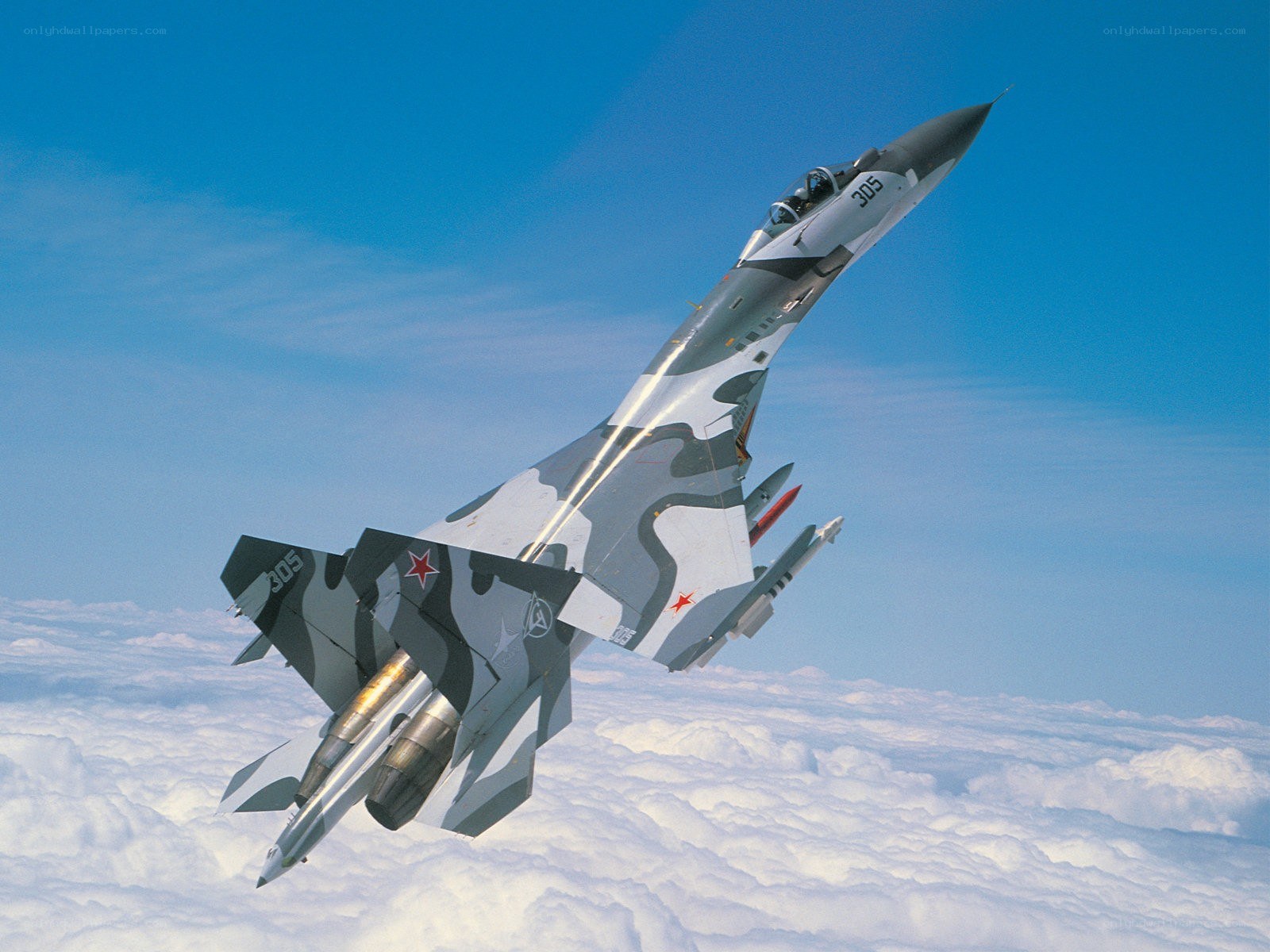 Su-27 fighter jet in flight