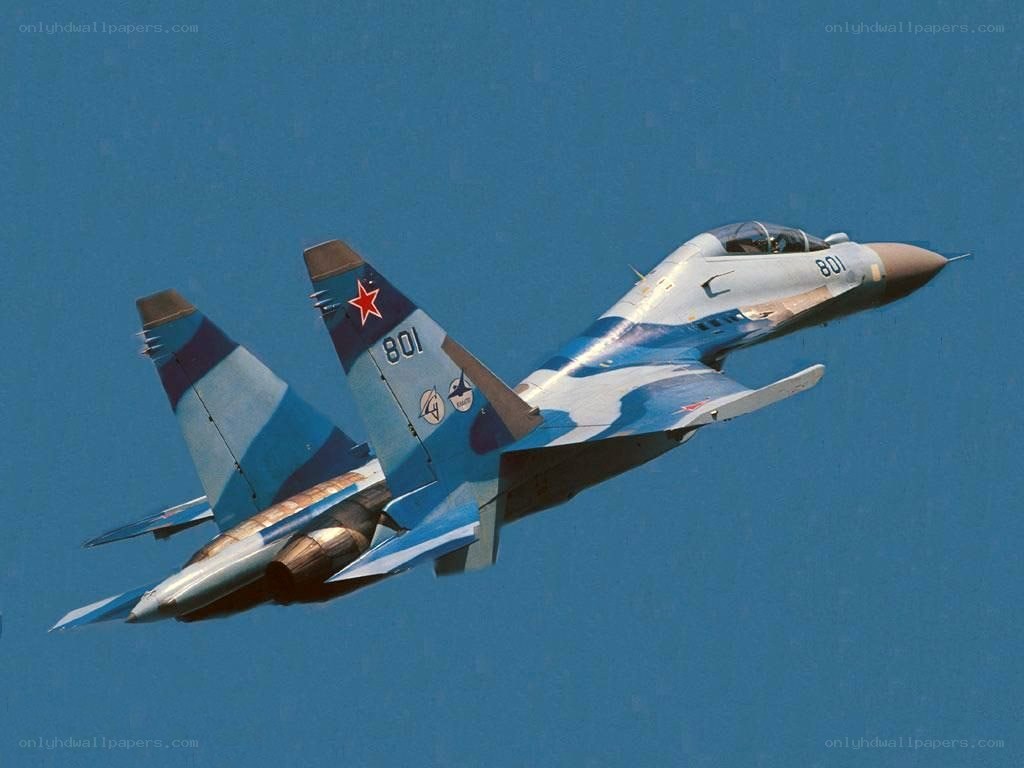 Su-27 fighter jet in flight