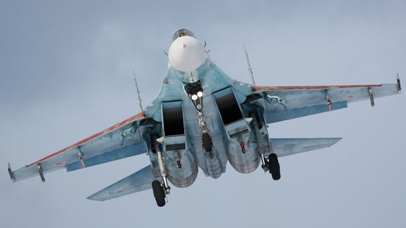 Su-27 fighter jet in flight