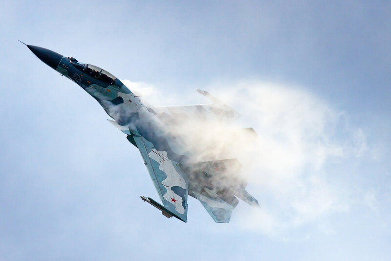 Su-27 fighter jet in flight